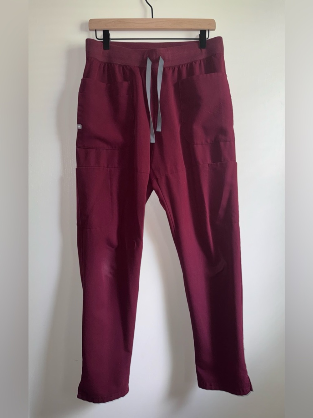 Figs Nepal Skinny Scrubs Pants Women Size Medium Burgundy Polyester Blend